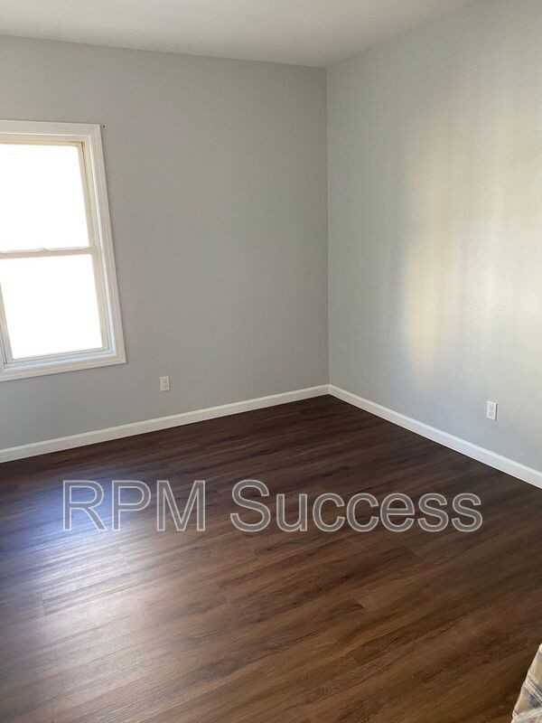 591 4th St #2 - Photo 3 of 10