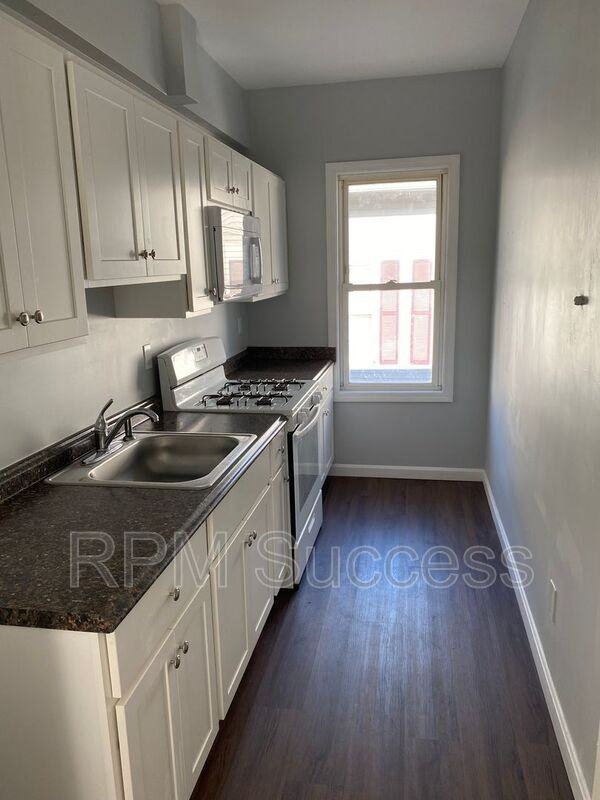 591 4th St #2 - Photo 4 of 10