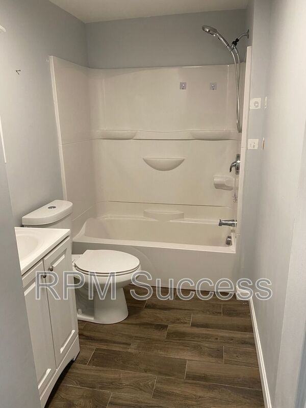 591 4th St #2 - Photo 5 of 10