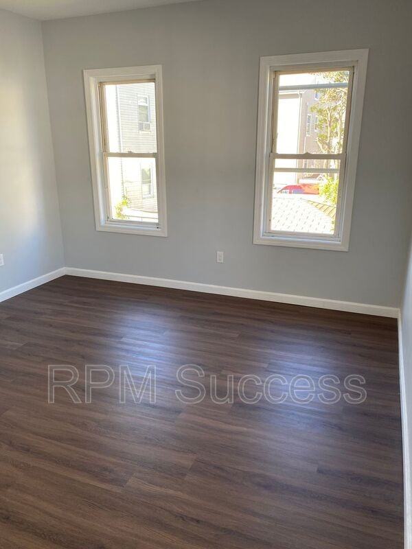 591 4th St #2 - Photo 7 of 10