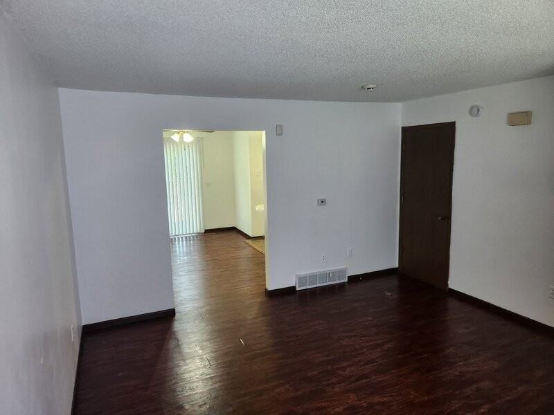 1229 Mccormick St - Photo 2 of 21