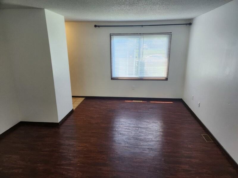 1229 Mccormick St - Photo 3 of 21