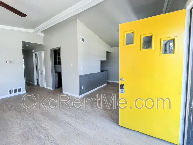 1428 Sw 62nd St - Photo 3 of 31