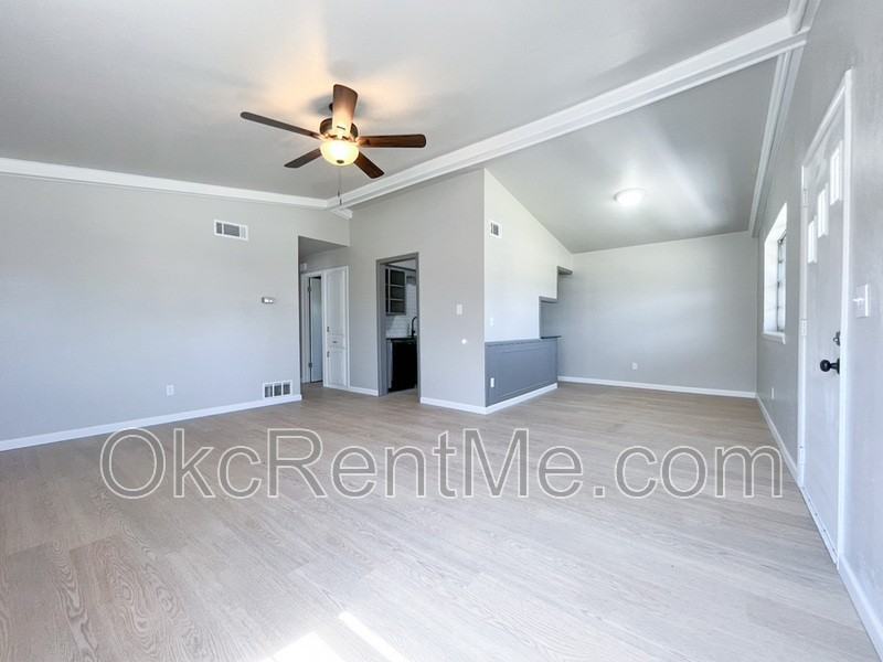 1428 Sw 62nd St - Photo 4 of 31