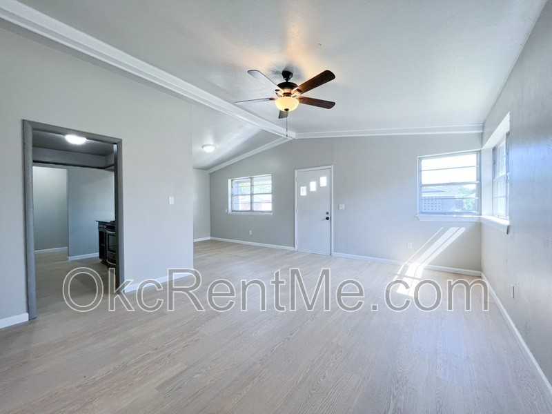 1428 Sw 62nd St - Photo 7 of 31