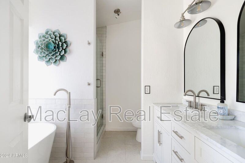 1233 E Sea Gull Dr
