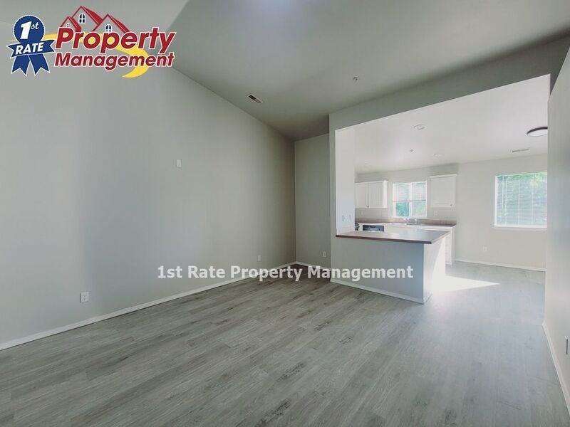 898 N Bluffwood Ln #24 - Photo 3 of 16