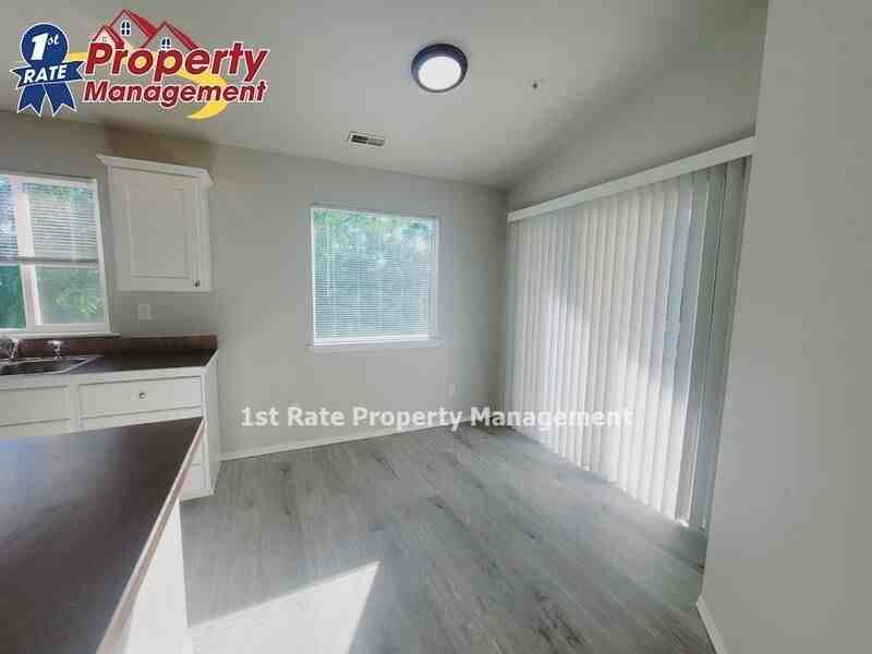 898 N Bluffwood Ln #24 - Photo 4 of 16