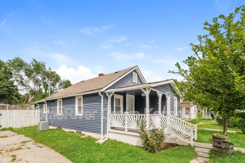 9142 E Shope Ave - Photo 2 of 17