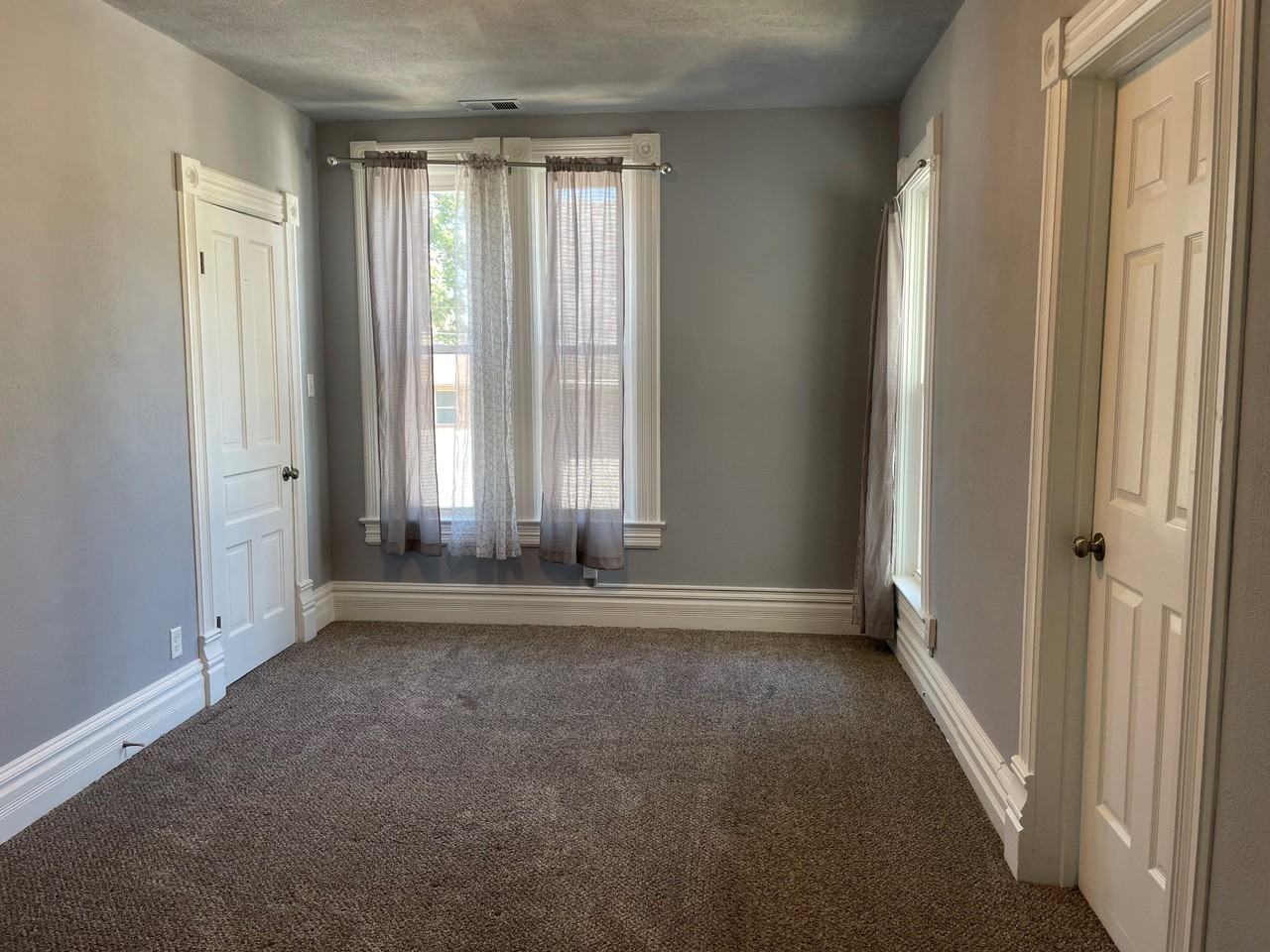 325 Locust St - Photo 2 of 15