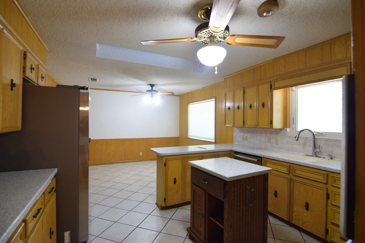 10920 Hartrick Bluff Rd - Photo 3 of 24