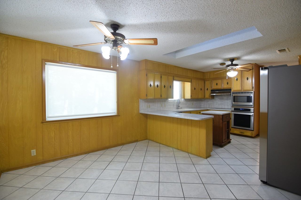 10920 Hartrick Bluff Rd - Photo 4 of 24