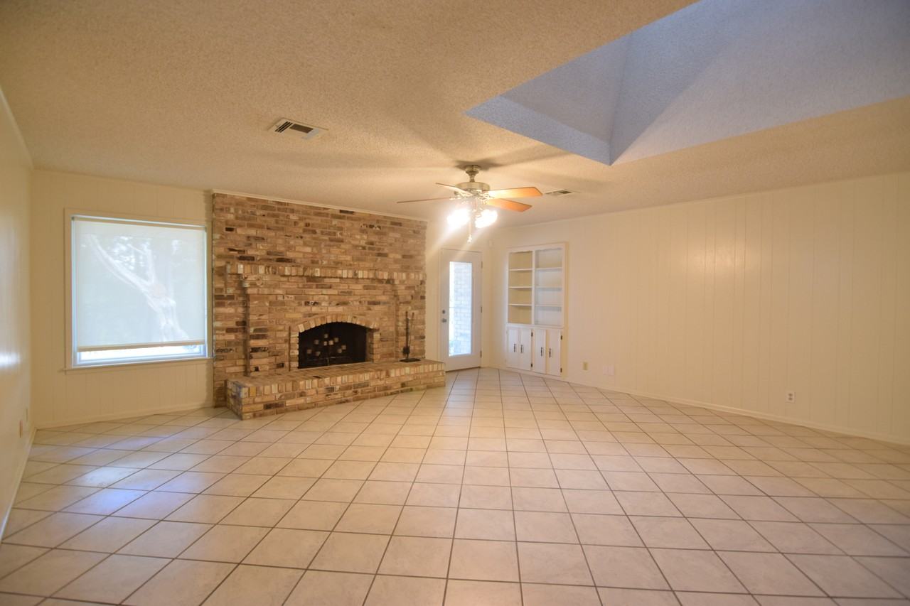 10920 Hartrick Bluff Rd - Photo 7 of 24