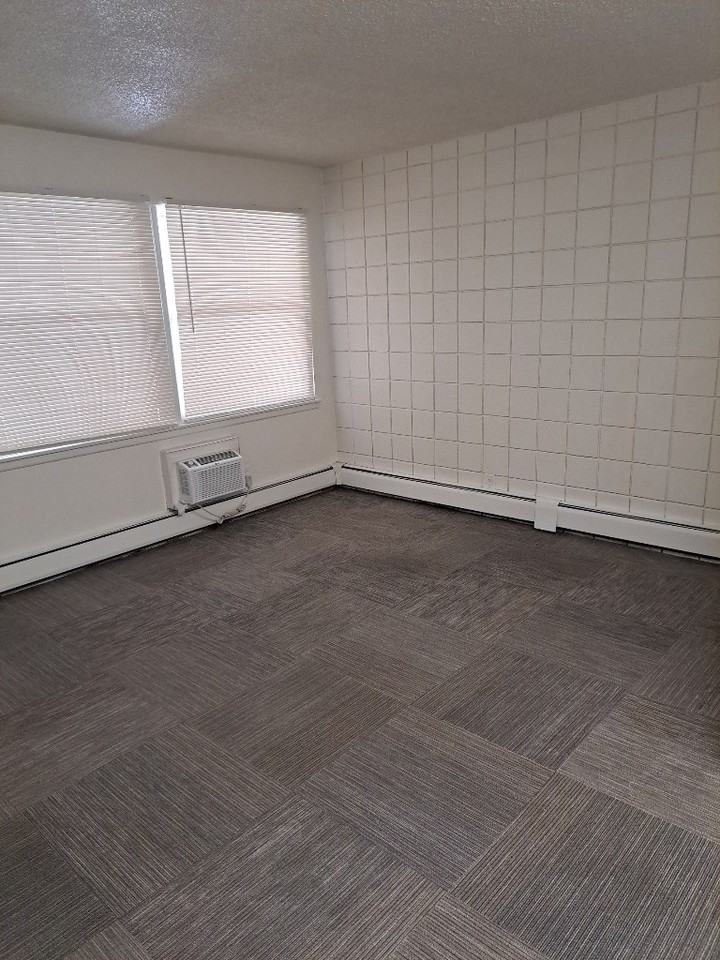 707 Sw Higgins Ave - Photo 3 of 5