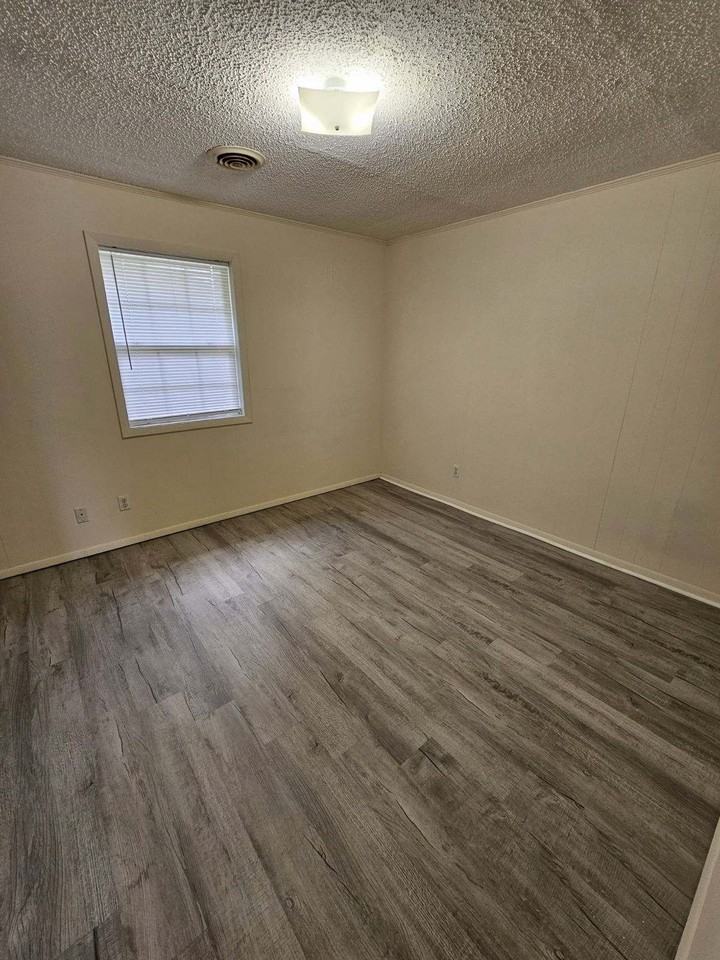 340 N Walnut Ave - Photo 2 of 6