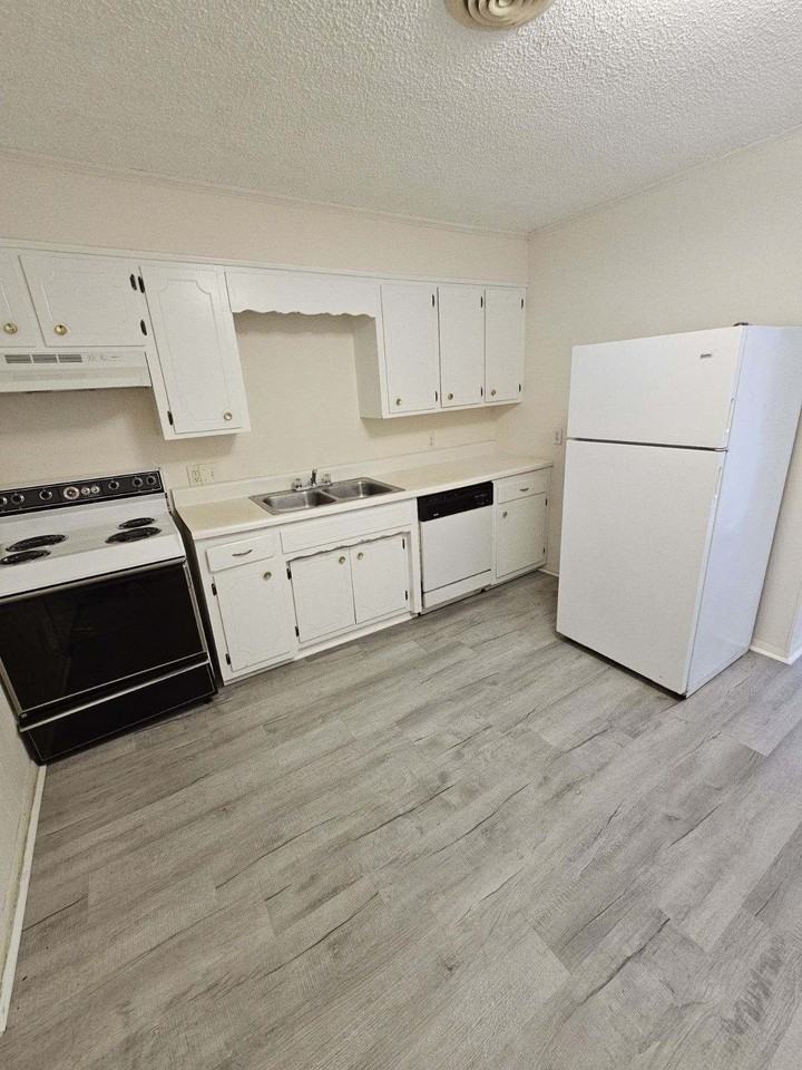 340 N Walnut Ave - Photo 3 of 6