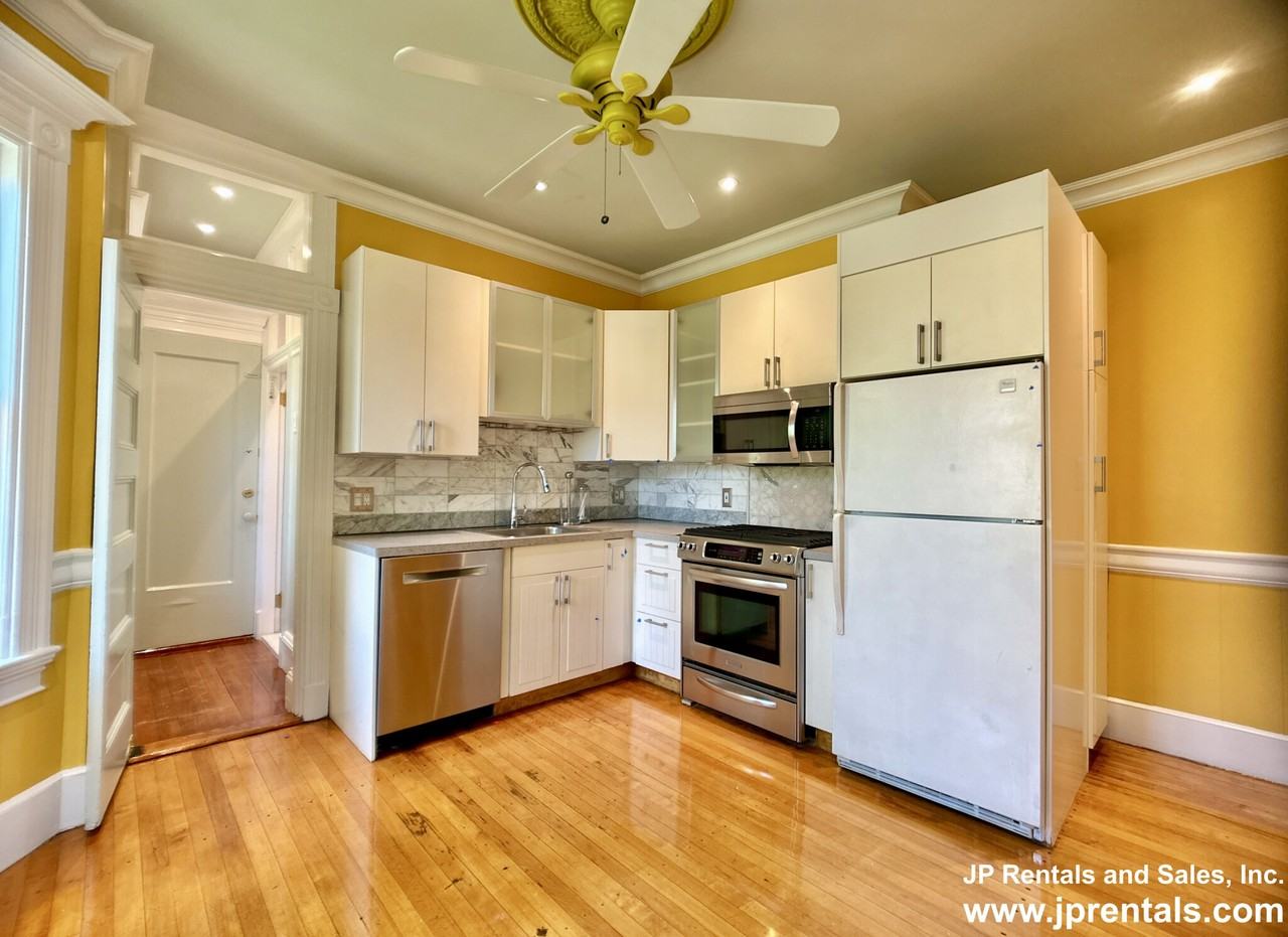 8 Oakview Ter #2 - Photo 3 of 27