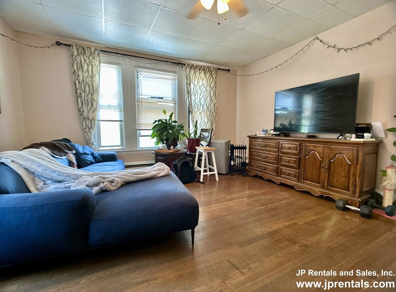 388 Centre St #2CO - Photo 2 of 15