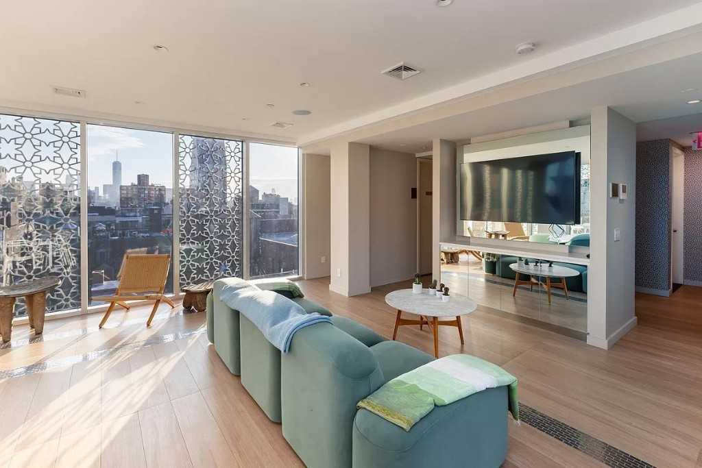 W 19th St #8A - Photo 4 of 11