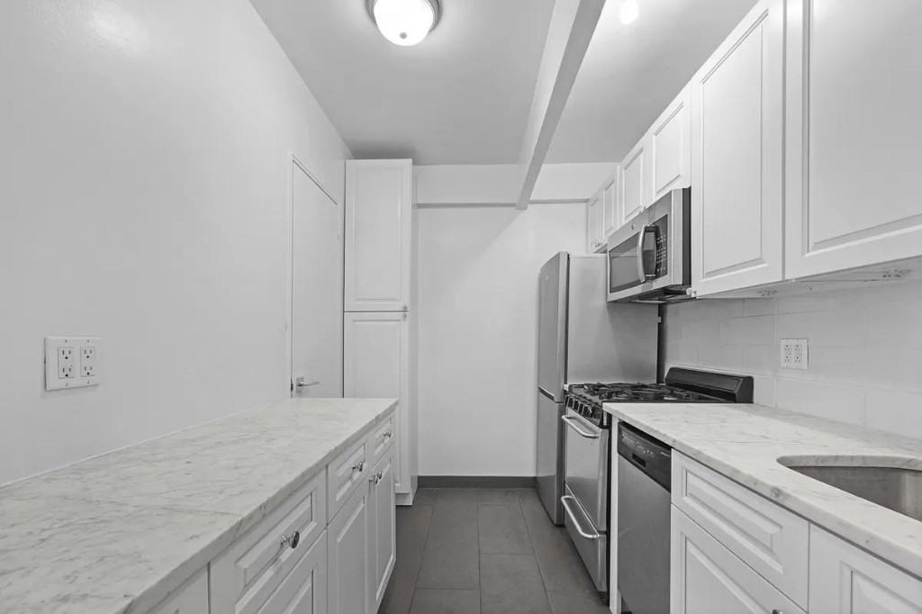 Greenwich St #1C - Photo 7 of 9