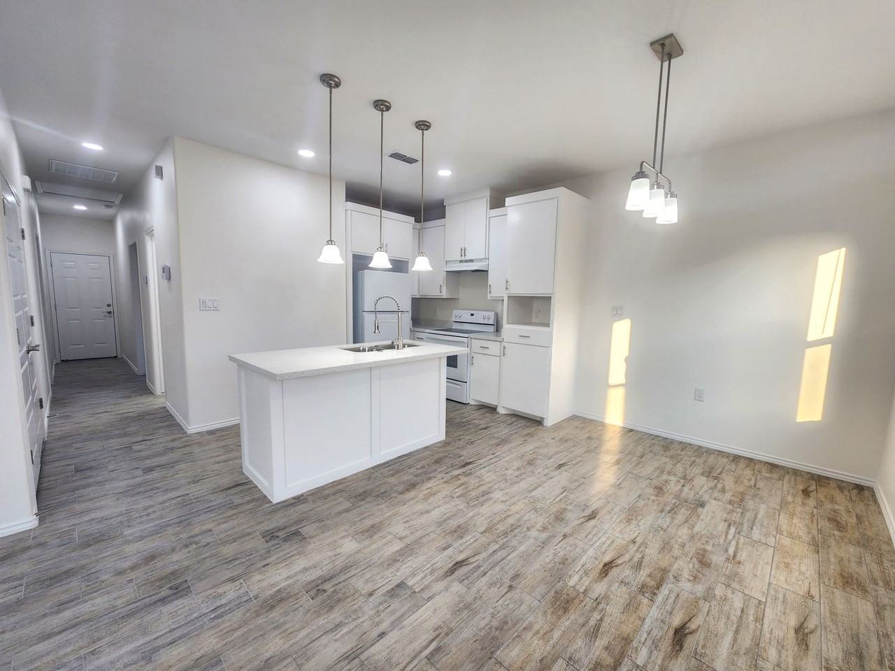 2214 E. Valley Circle - Photo 2 of 17