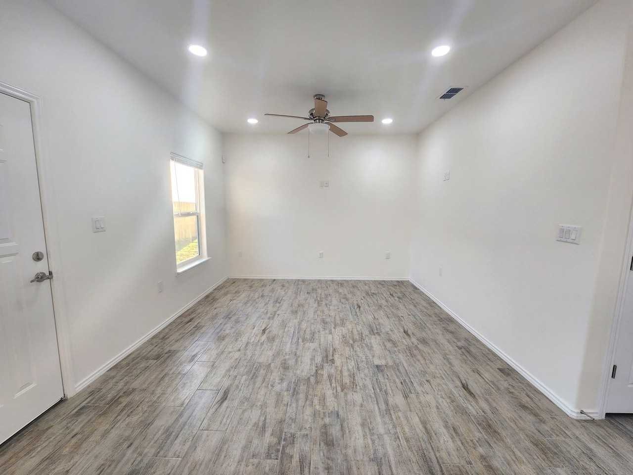 2214 E. Valley Circle - Photo 3 of 17