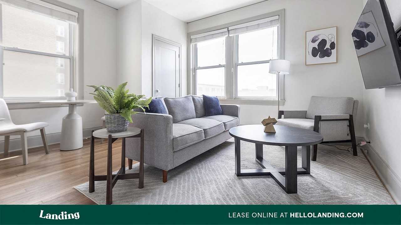 275 Union Boulevard - Photo 2 of 50