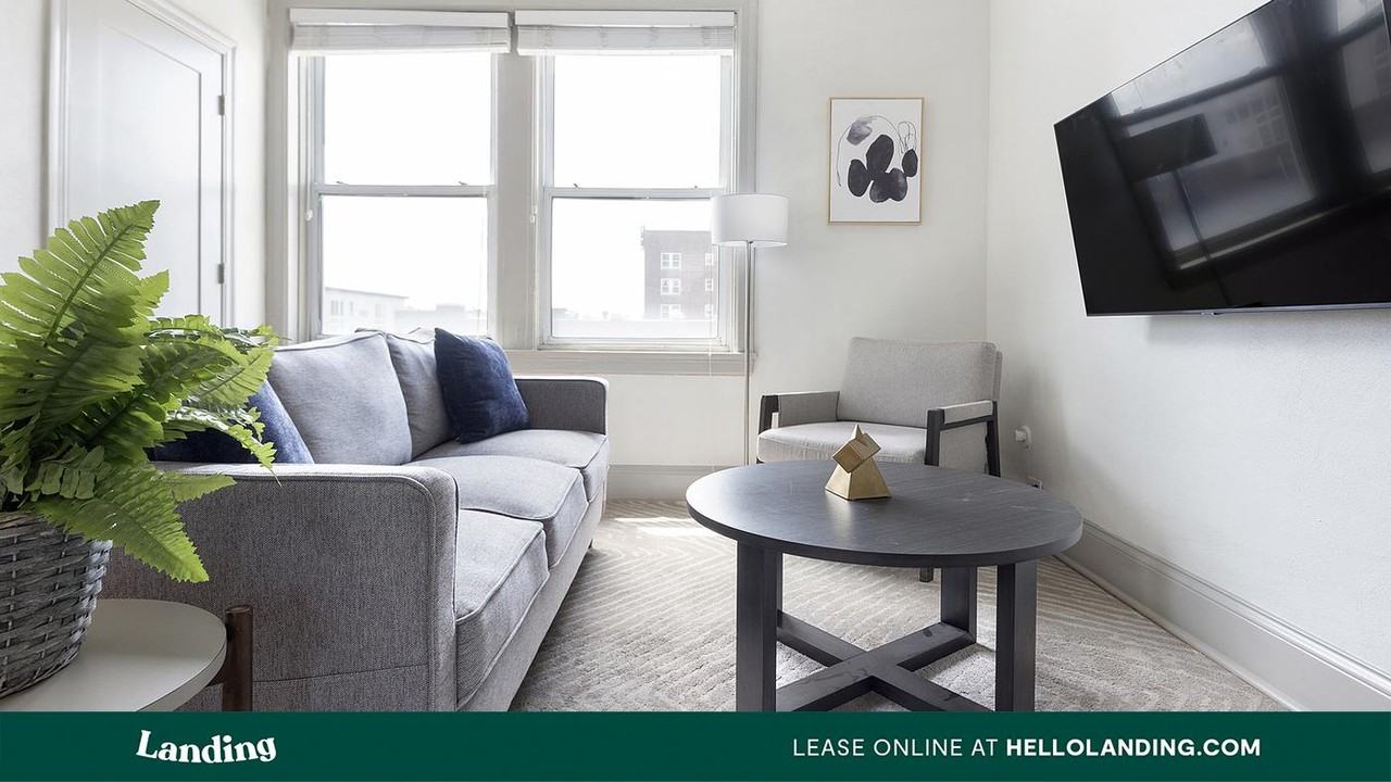 275 Union Boulevard - Photo 4 of 50