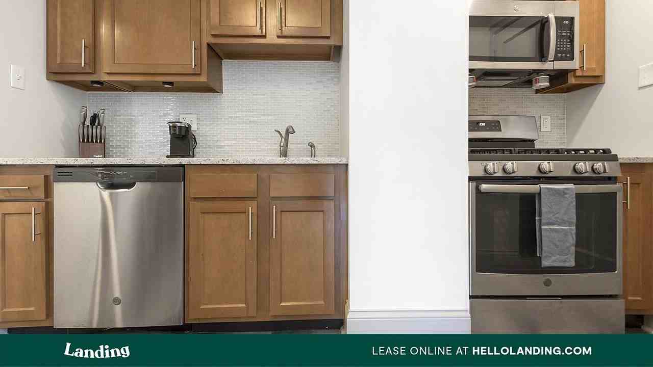 275 Union Boulevard - Photo 7 of 50