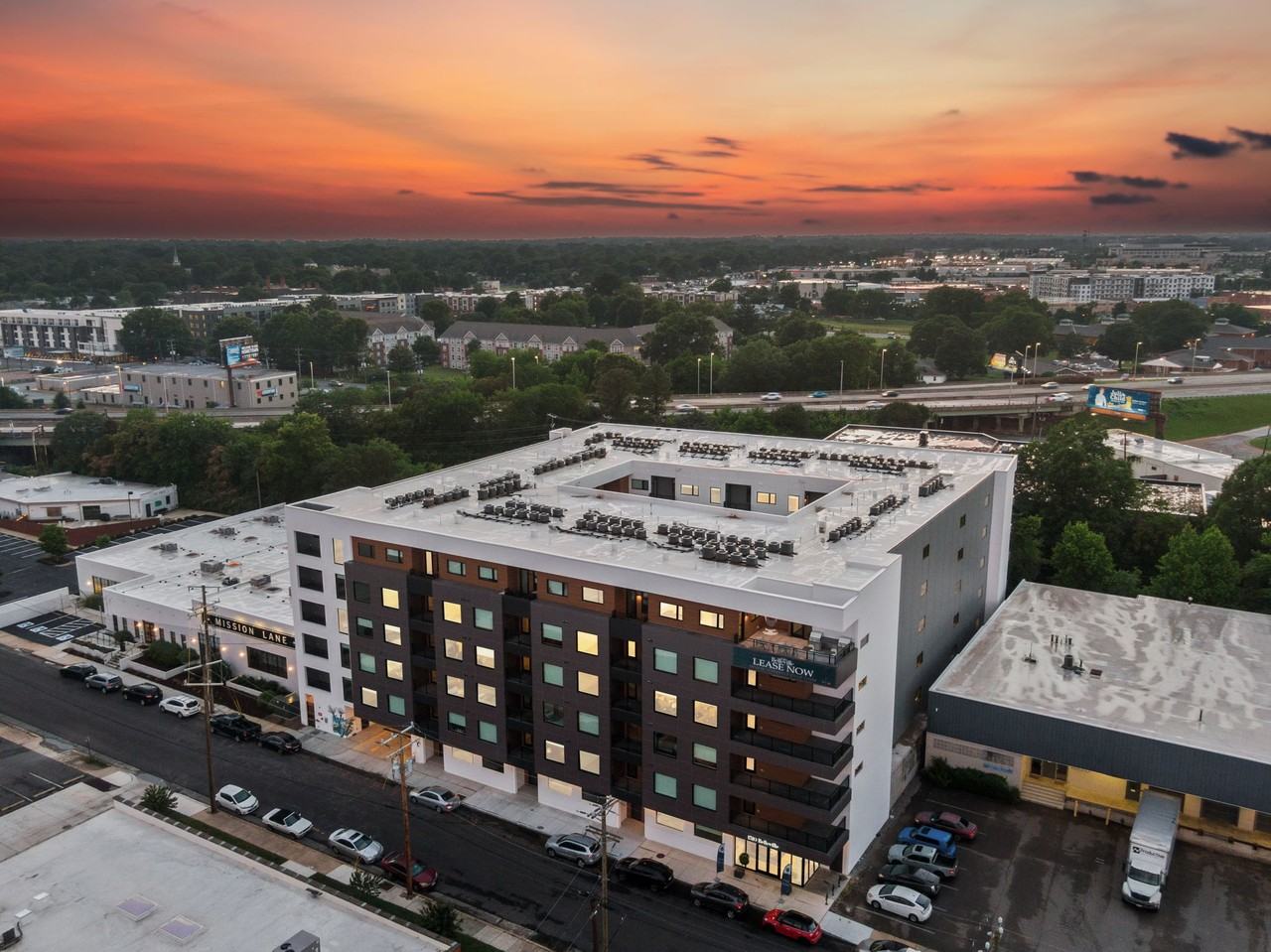 1510 Belleville - Photo 4 of 34