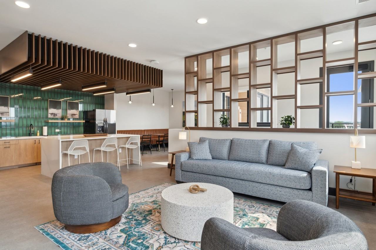 1510 Belleville - Photo 7 of 34