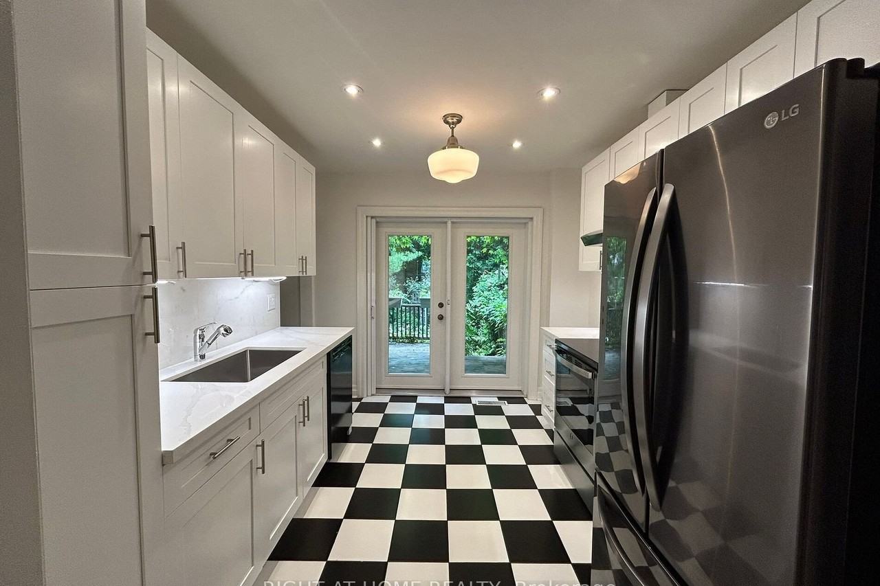 18 Henning Avenue - Photo 3 of 11