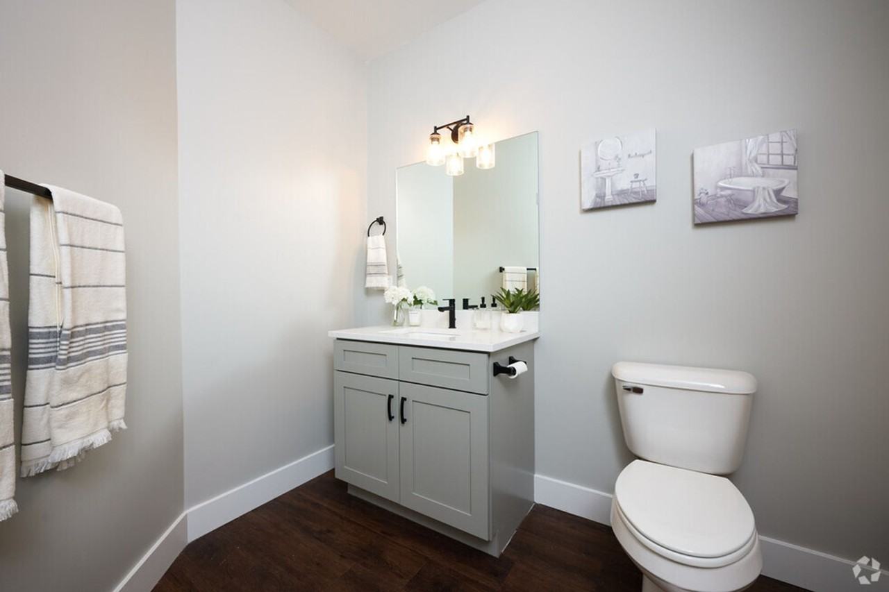 Doud Luxury Apartment Homes - Photo 6 of 11