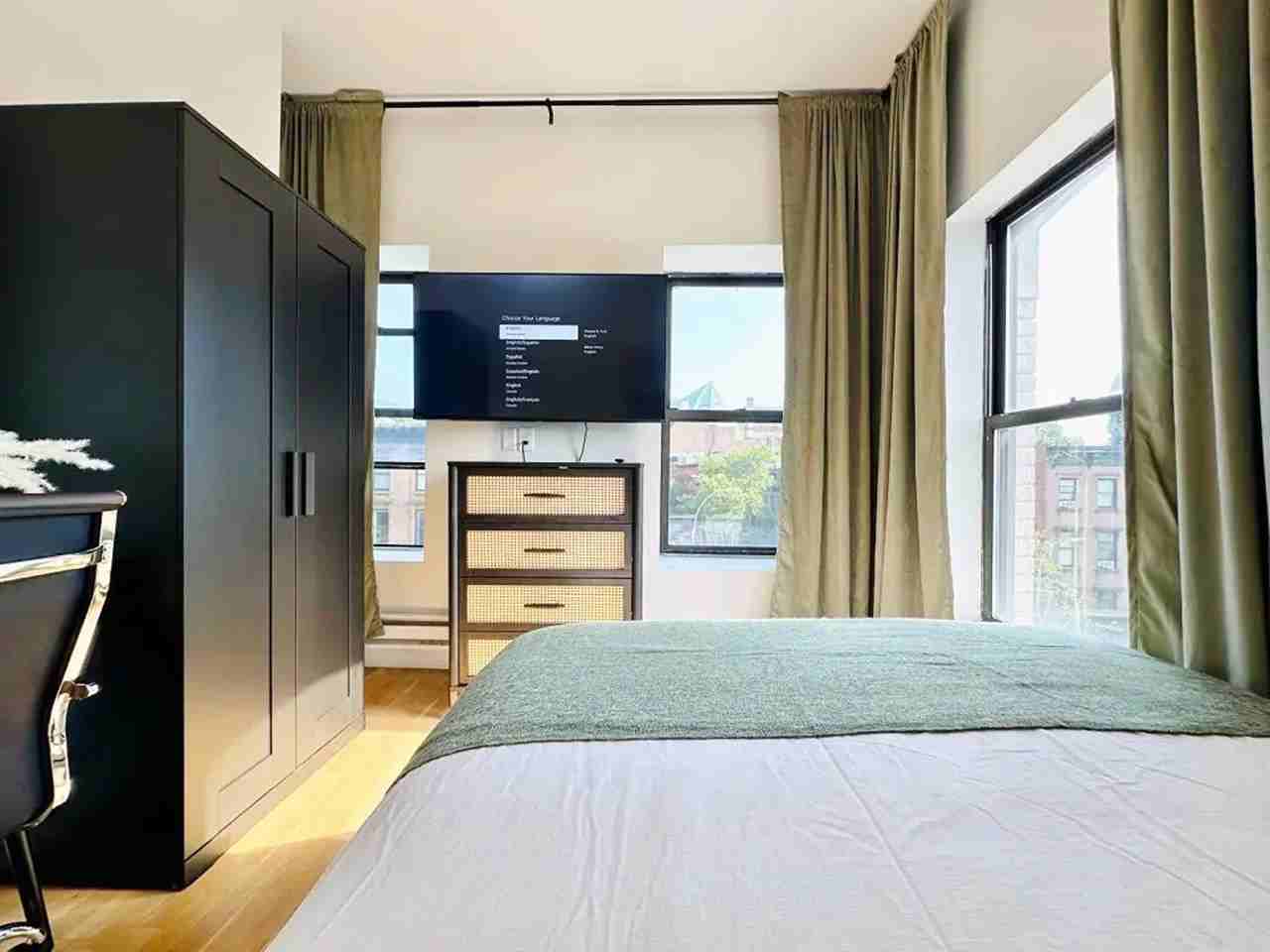 Dekalb Ave & Vanderbilt Ave #670