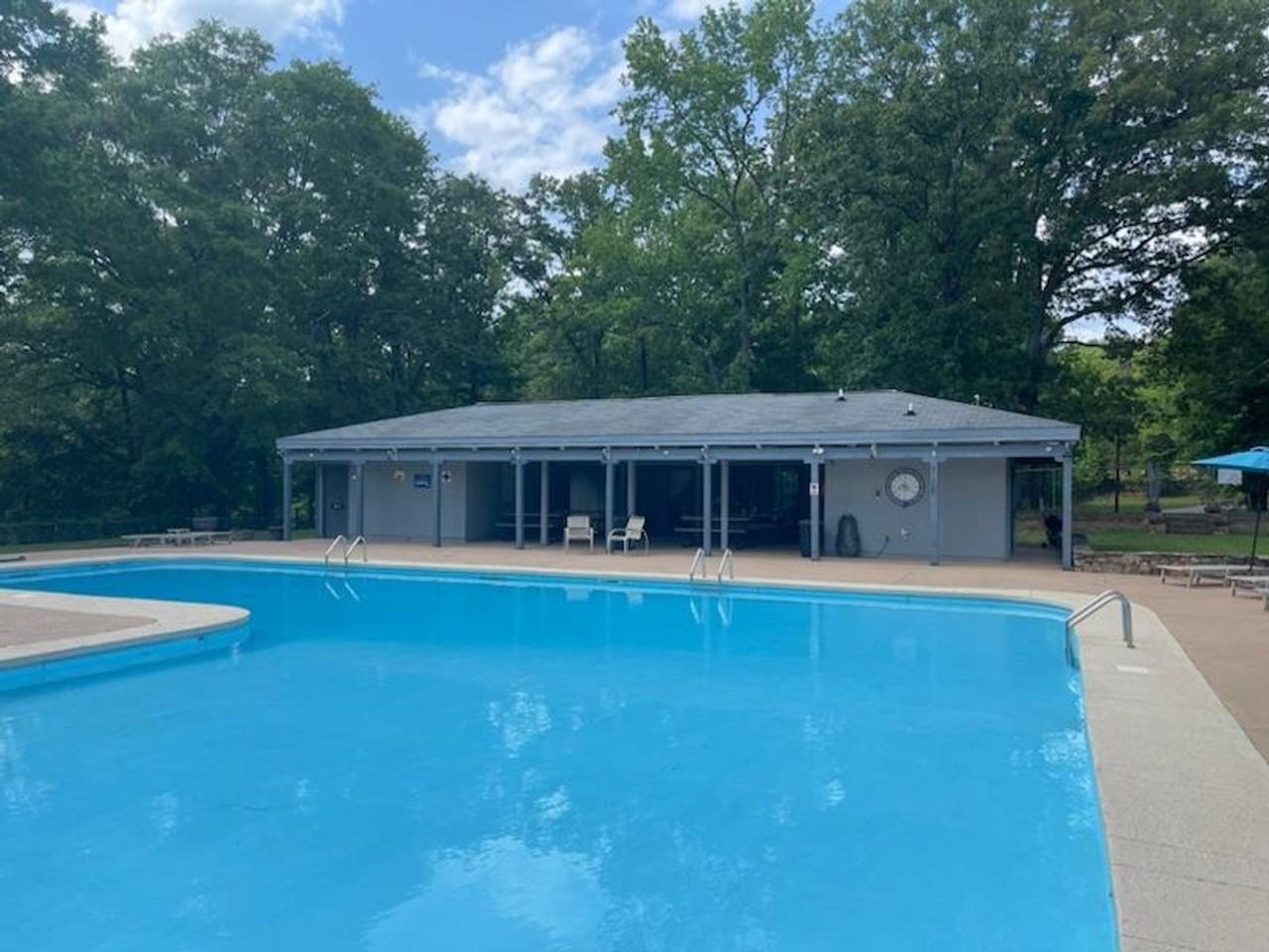 453 Honeysuckle Cir - Photo 2 of 21