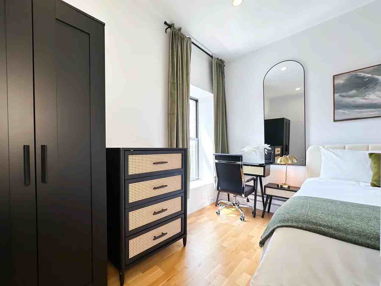 Dekalb Ave & Vanderbilt Ave #672