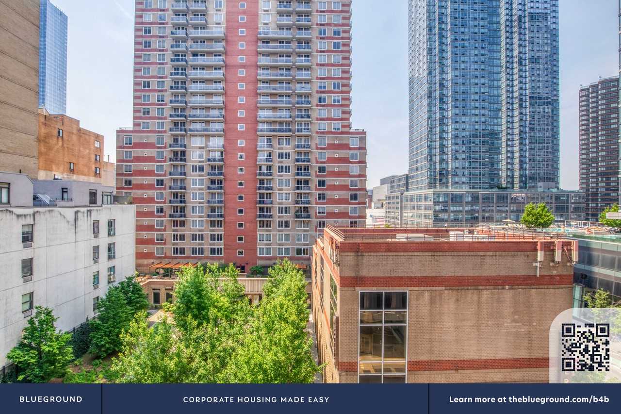 572 11th Avenue - Photo 5 of 27