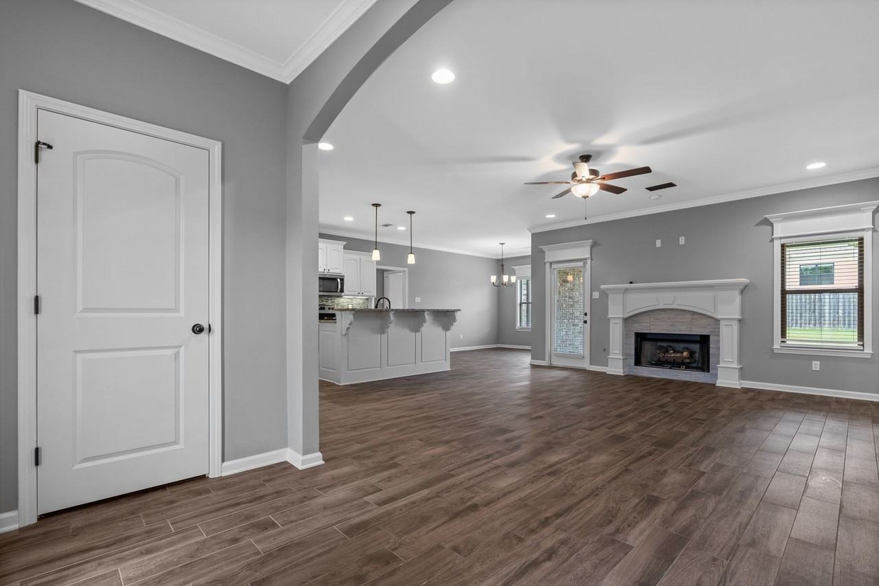 9640 Meadow Creek Dr - Photo 4 of 34