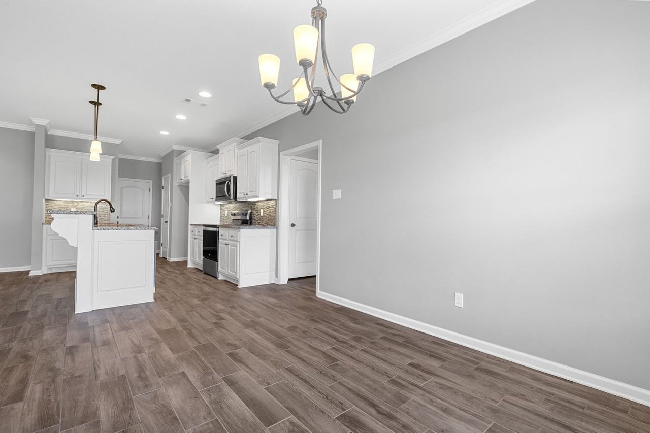 9640 Meadow Creek Dr - Photo 7 of 34