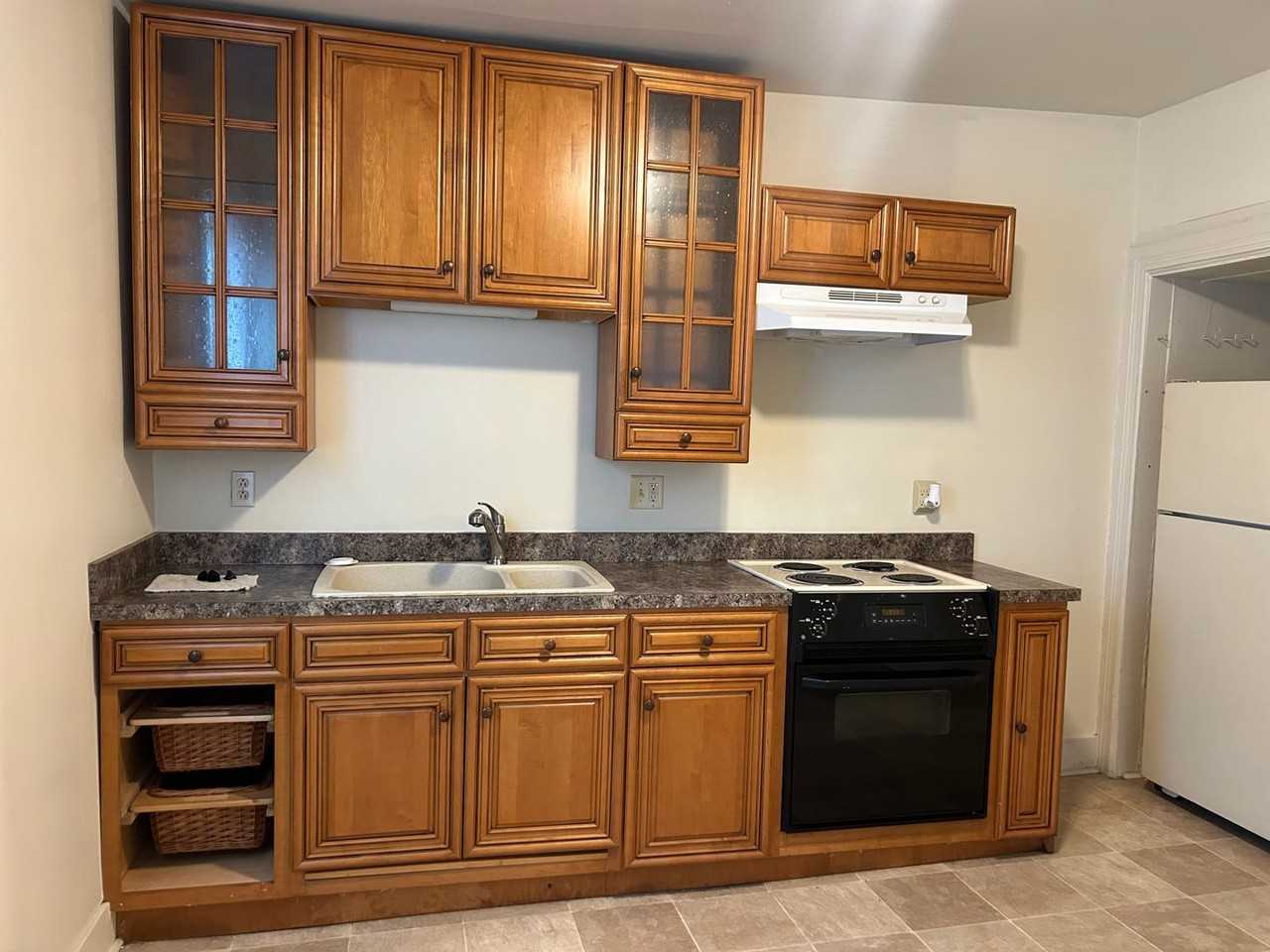 686 Columbia Ave - Photo 3 of 9