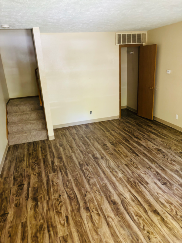 1236 Kolterman Ave - Photo 4 of 8