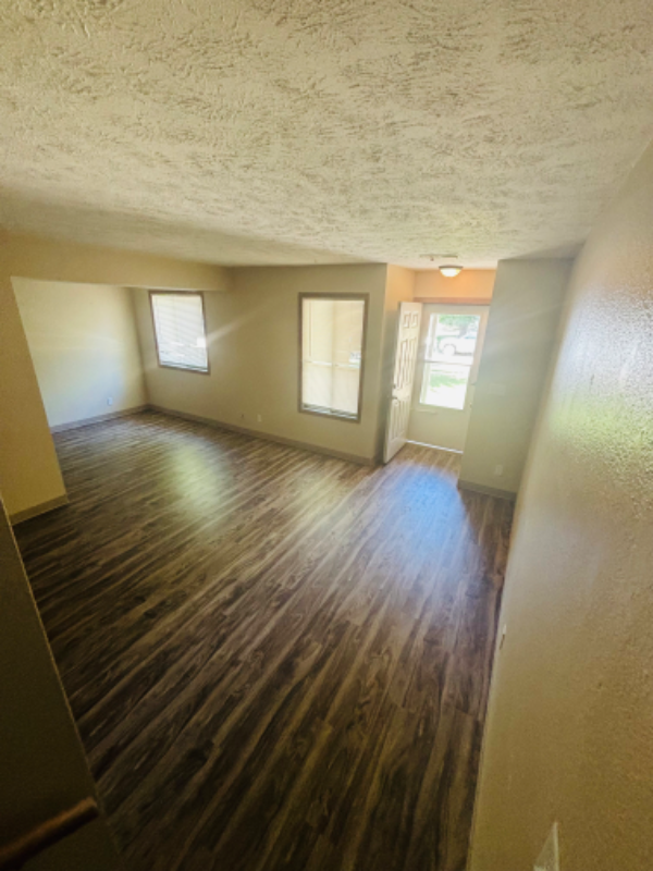 1236 Kolterman Ave - Photo 5 of 8