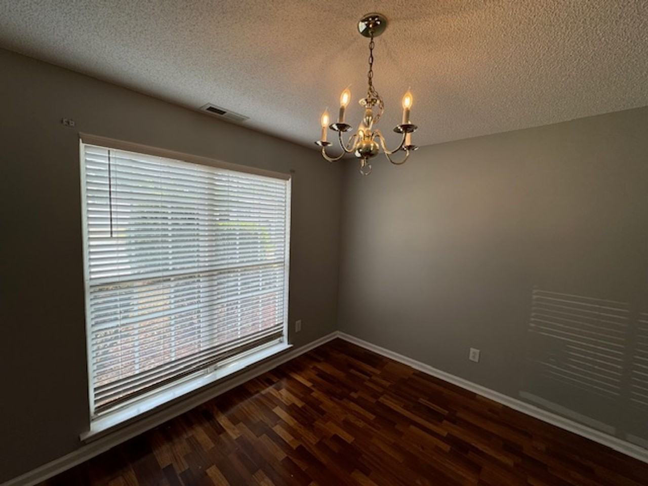 102 Alice Ct - Photo 5 of 32
