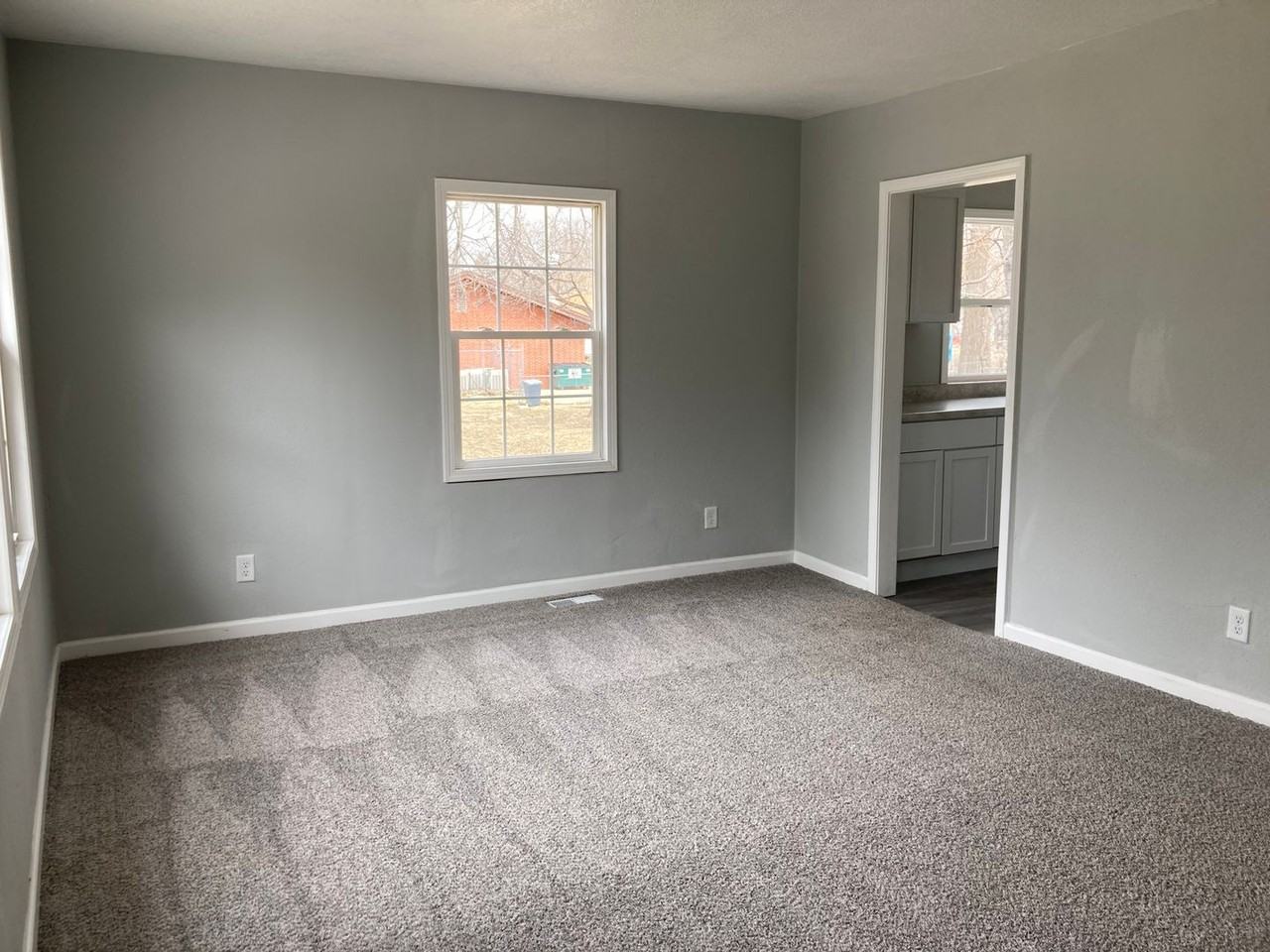 1901 Martin Luther King Jr Pkwy - Photo 2 of 11