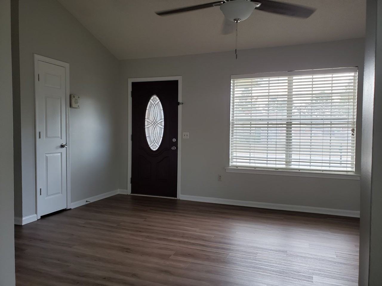 271 Sheila Dr - Photo 5 of 26