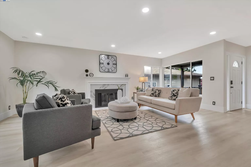 10521 Stella St - Photo 3 of 9