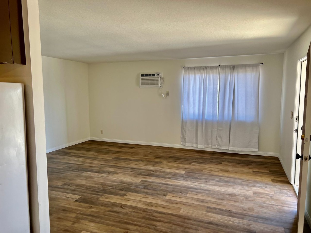 33139 Gillette St - Photo 5 of 15