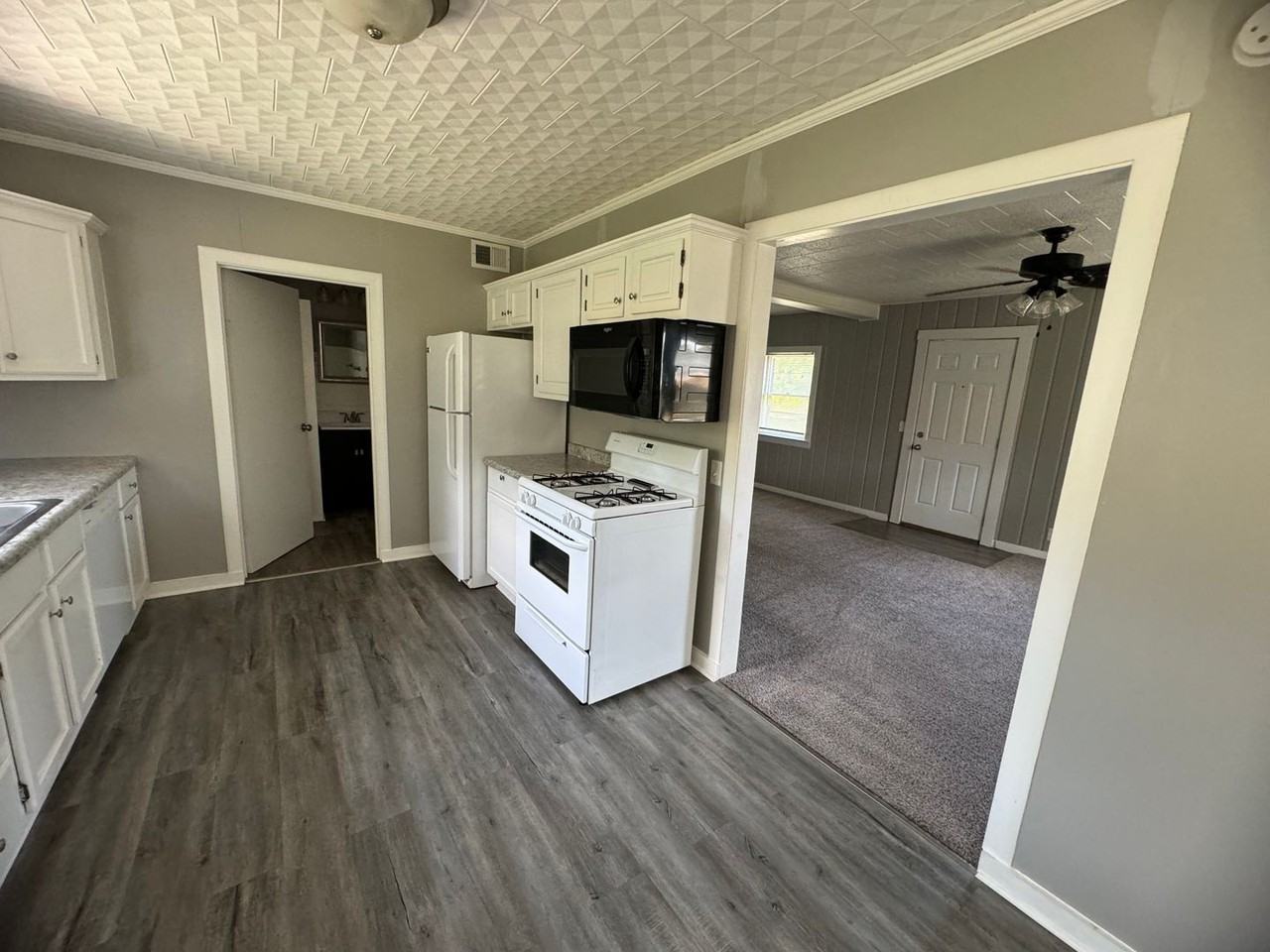 7504 24th St - Photo 4 of 13
