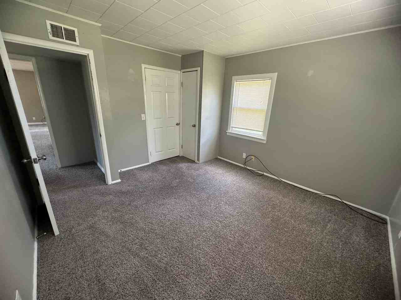 7504 24th St - Photo 5 of 13