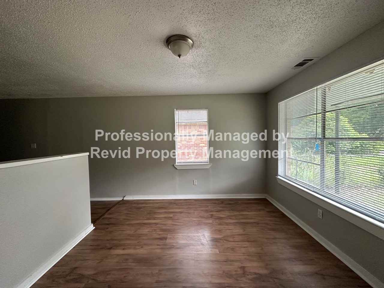 1599 Humber St - Photo 3 of 17